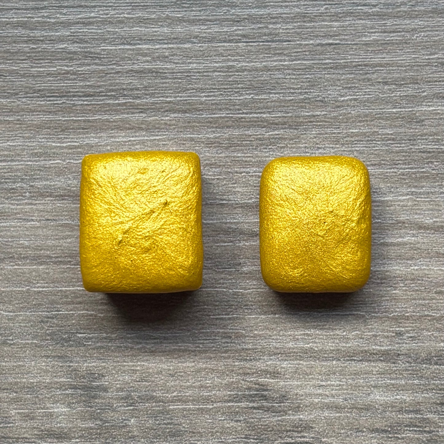 Goldfinch - Mica Watercolor Paint