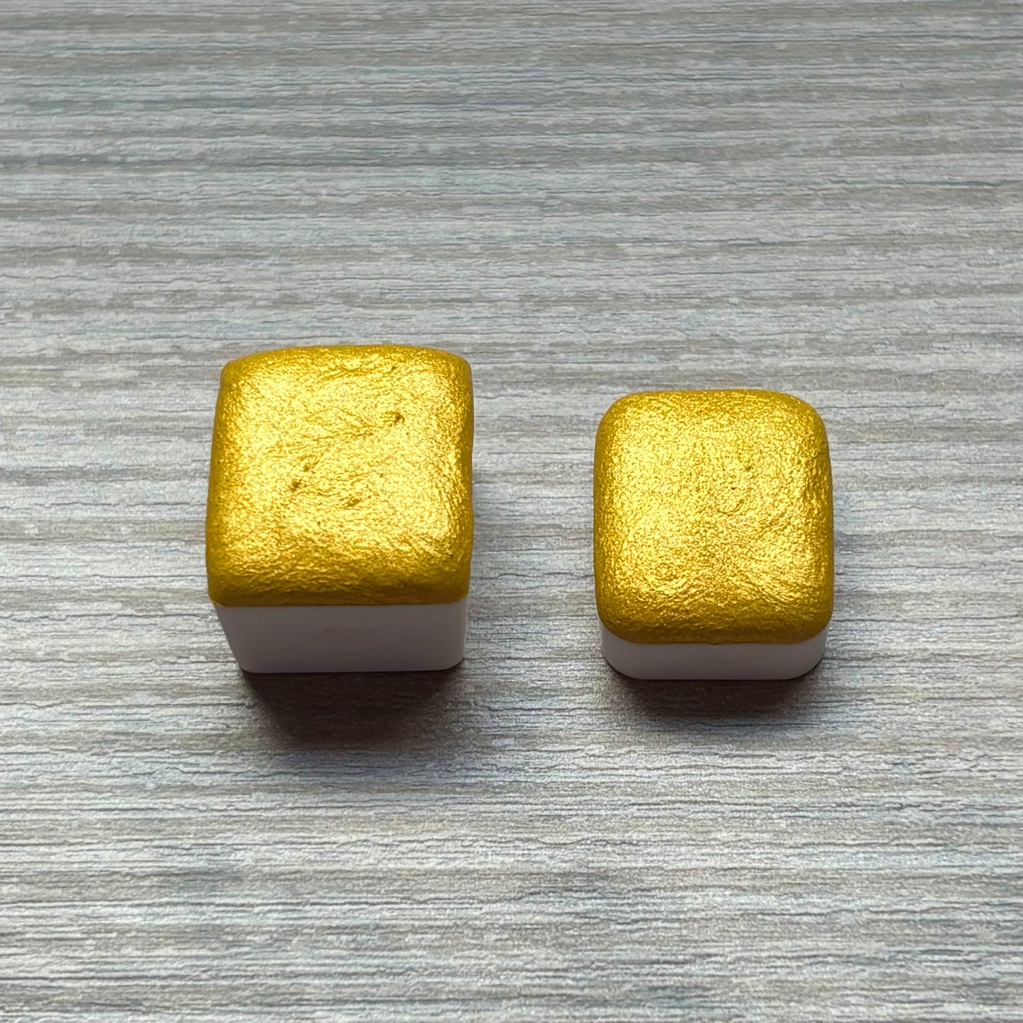 Goldfinch - Mica Watercolor Paint